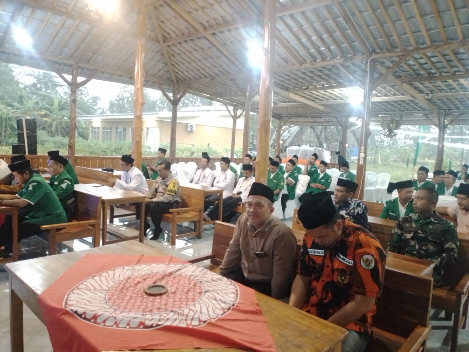 Bhabinkamtibmas Polsek Rawalo Polresta Banyumas Monitoring Pelantikan PAC GP Ansor di Ponpes El Madani