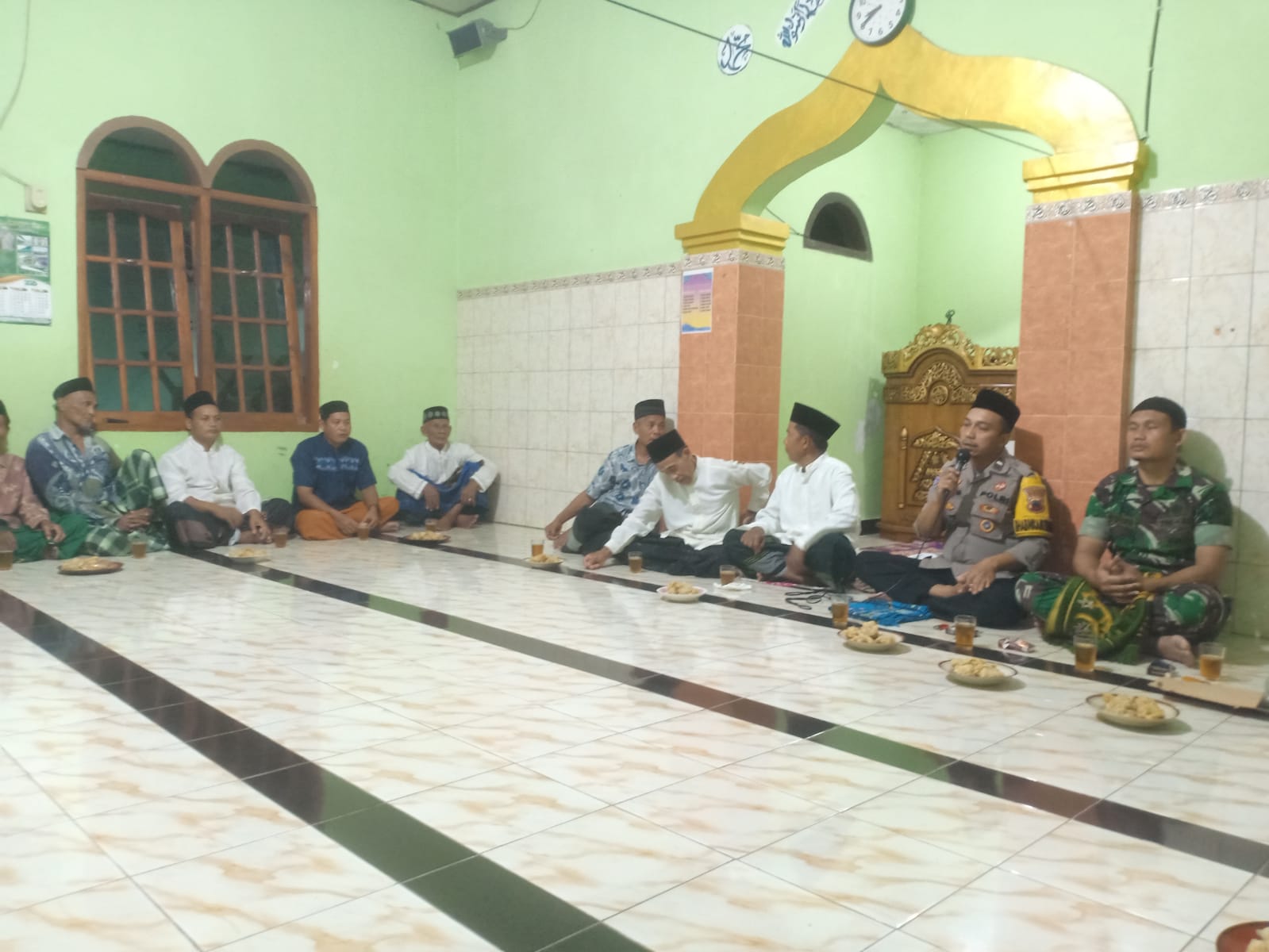 Tarawih Keliling, Bhabinkamtibmas Kalibagor Polresta Banyumas Ajak Warga Aktifkan Ronda