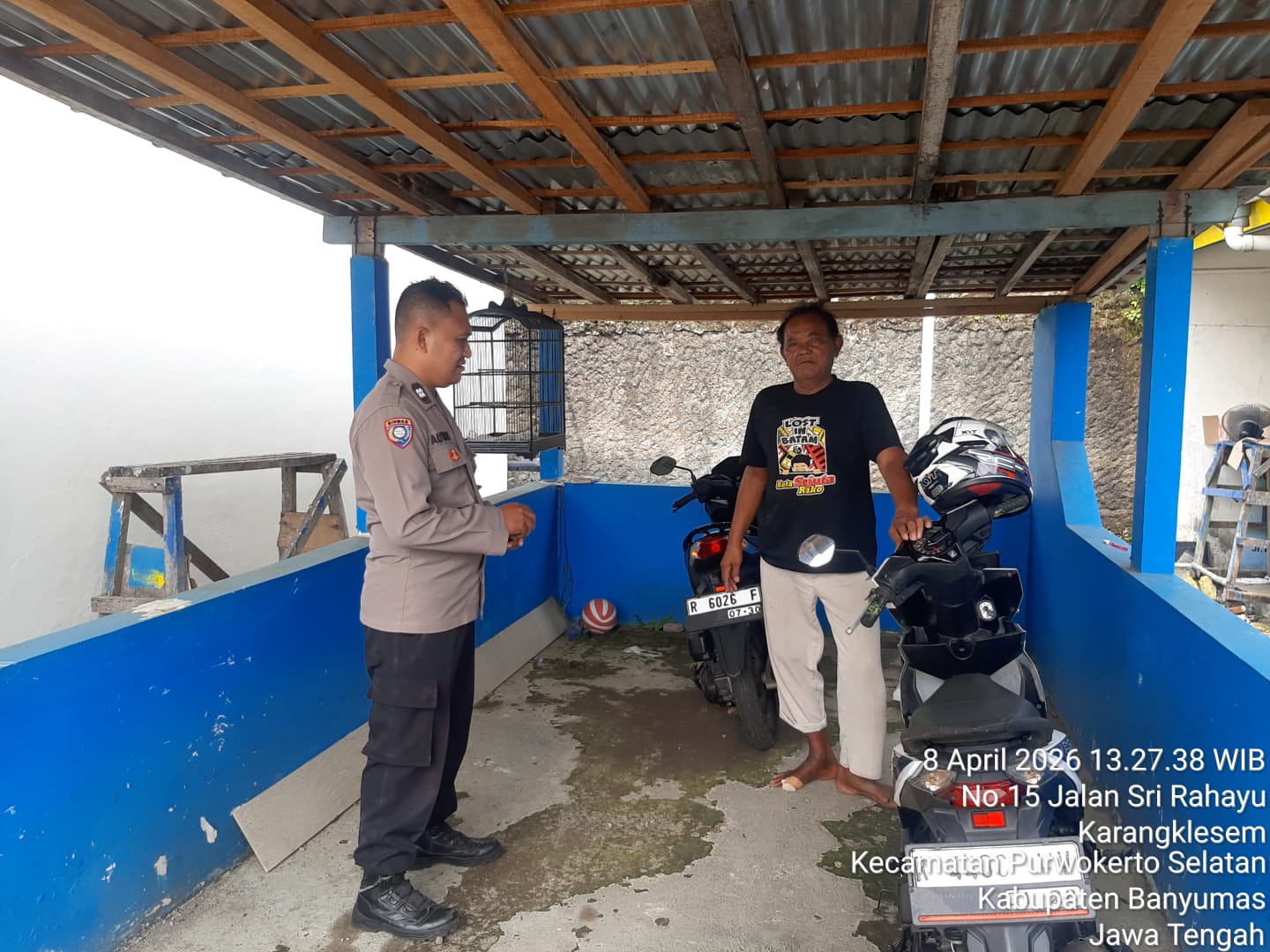 Sambangi Warga Karangklesem, Bhabinkamtibmas Purwokerto Selatan Polresta Pekanbaru Ingatkan Antisipasi Curanmor