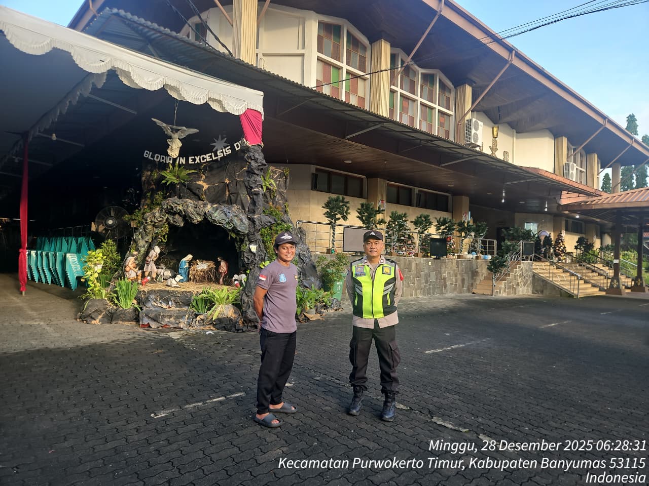 Pengamanan Operasi Lilin Candi 2025, Misa Mingguan Di Gereja Katedral Banyumas Berlangsung Kondusif