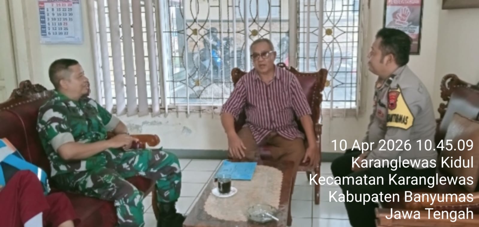 Bhabinkamtibmas Karanglewas Polresta Banyumas Sambangi Tokoh Masyarakat, Warga Sepakat Perkuat Ronda Malam