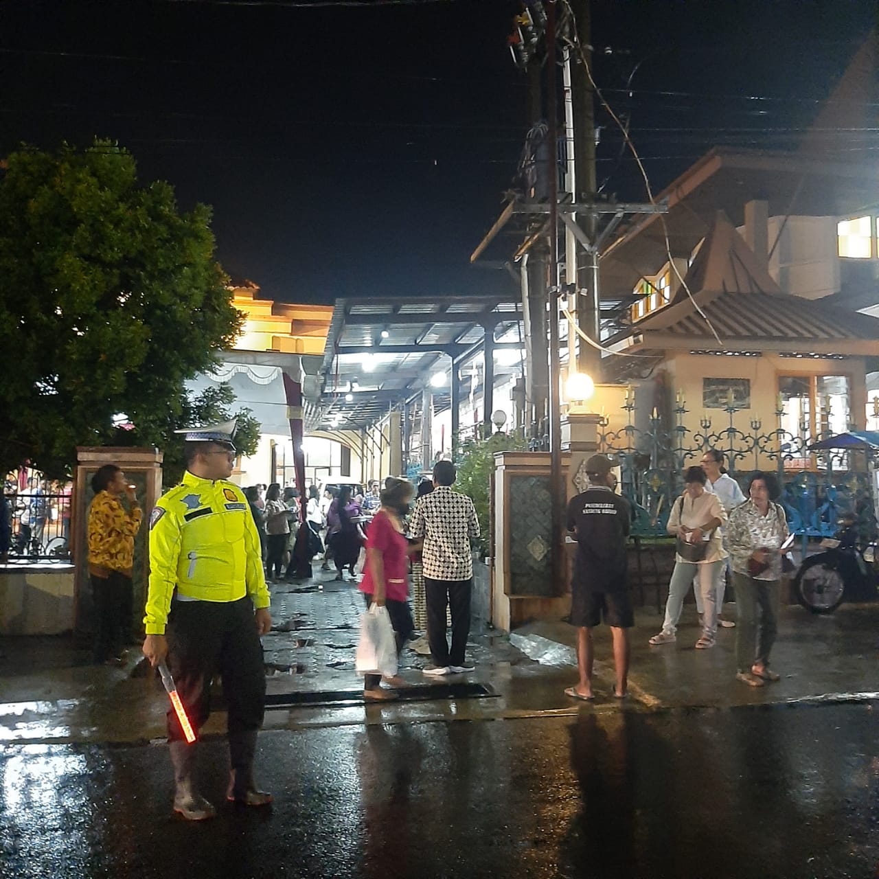 Polsek Purwokerto Timur Polresta Banyumas Amankan Misa Tahbisan Imam Dan Diakon 2026 Di Katedral Kristus Raja