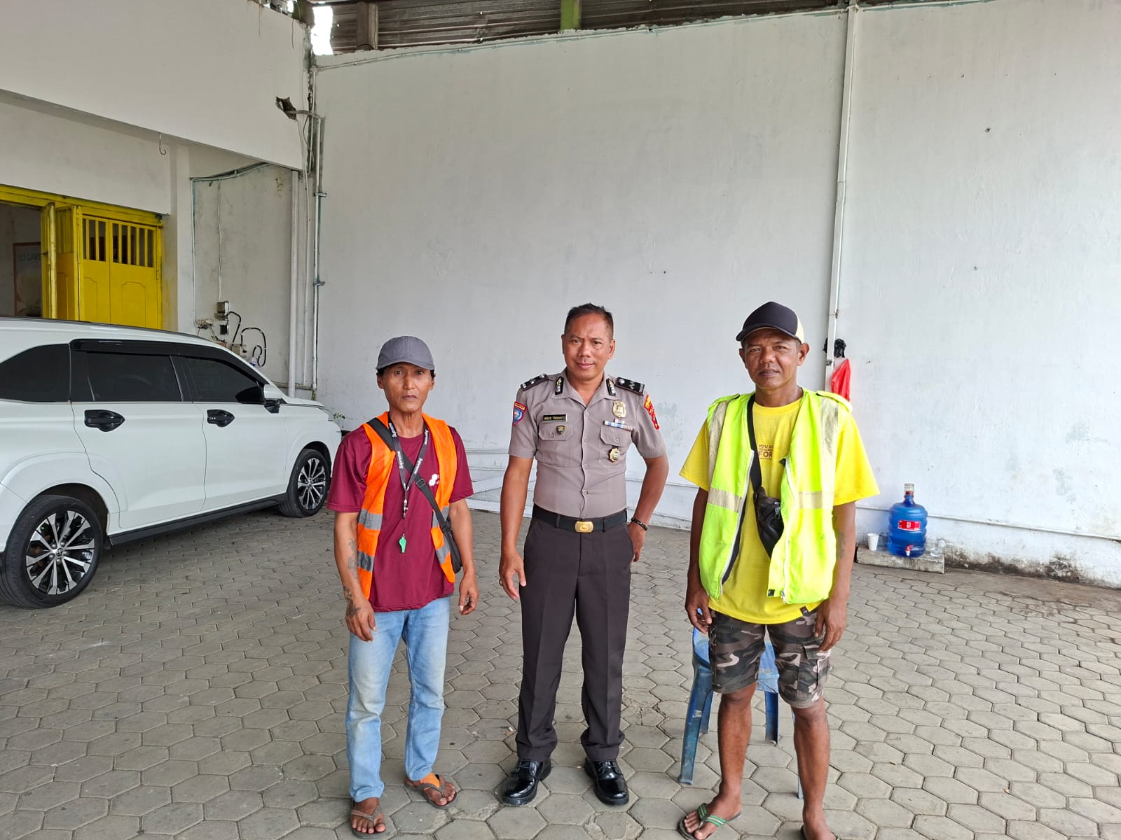 Bhabinkamtibmas Polsek Purwokerto Selatan Polresta Banyumas Berkoh Ingatkan Pengelola Parkir, Antisipasi Kemacetan dan Kejahatan Jalanan