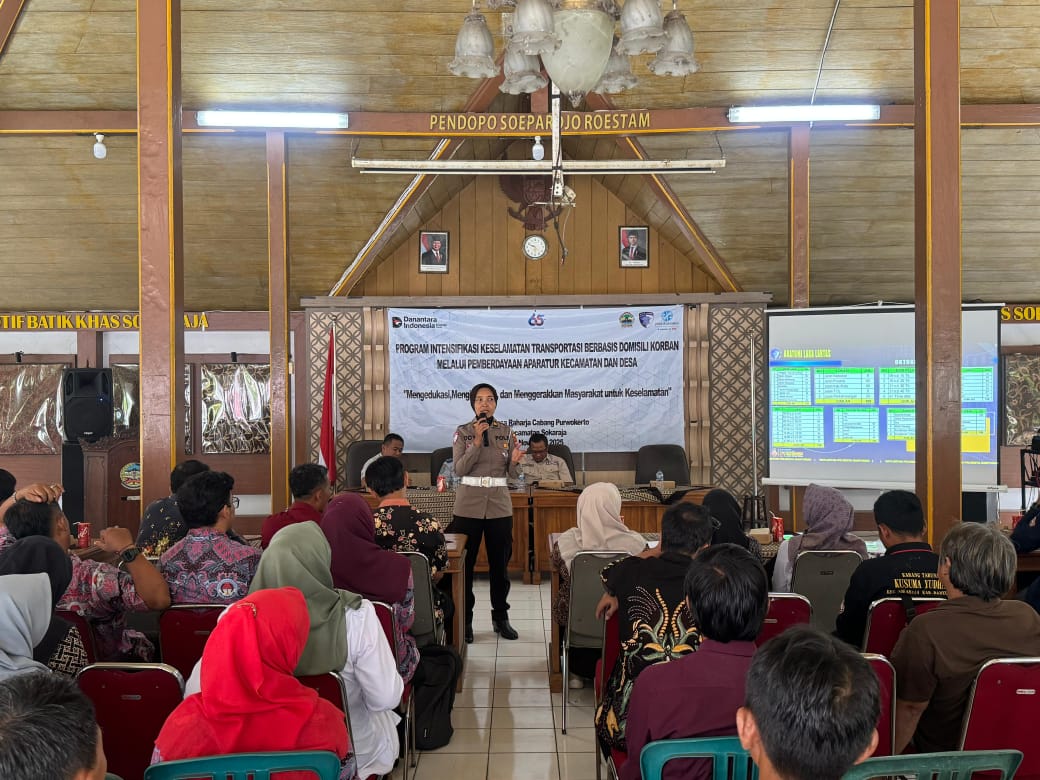 Masyarakat Sokaraja Ikuti Sosialisasi Tertib Berlalu Lintas Dalam Rangka Ops Zebra Candi 2025 Polresta Banyumas