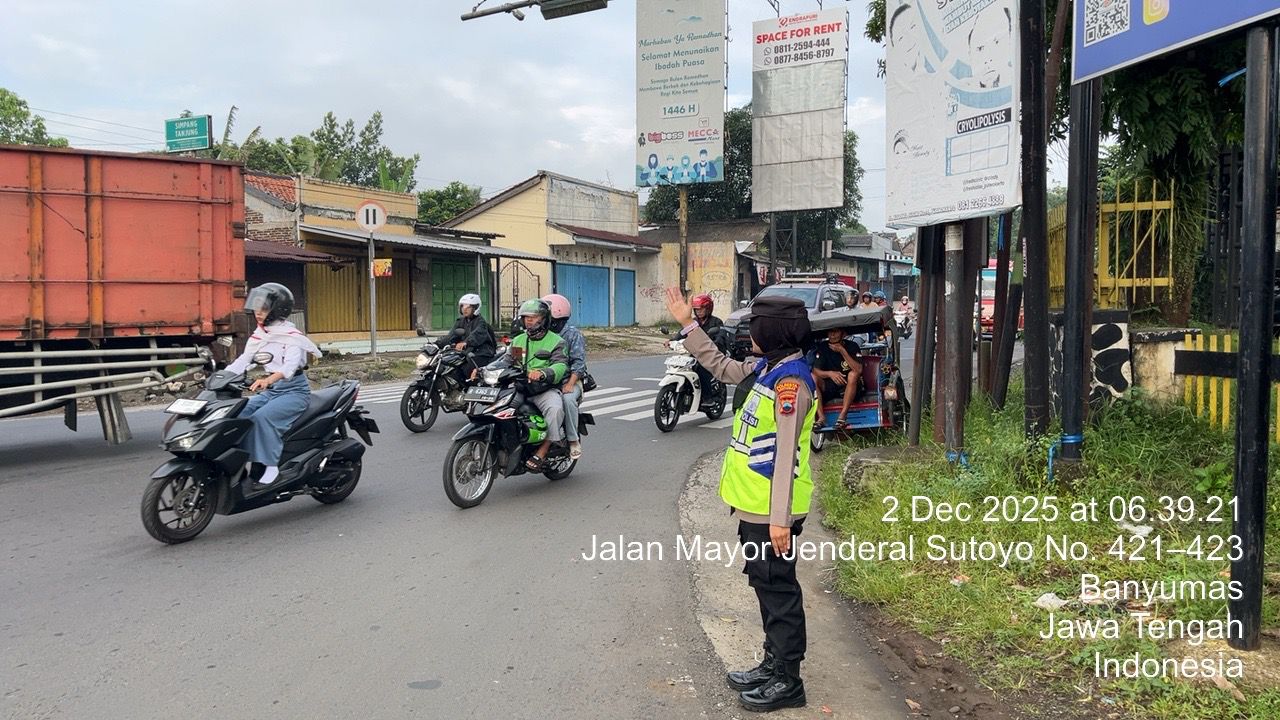 Kehadiran Polwan Warnai Police Hazard Pagi Polresta Banyumas