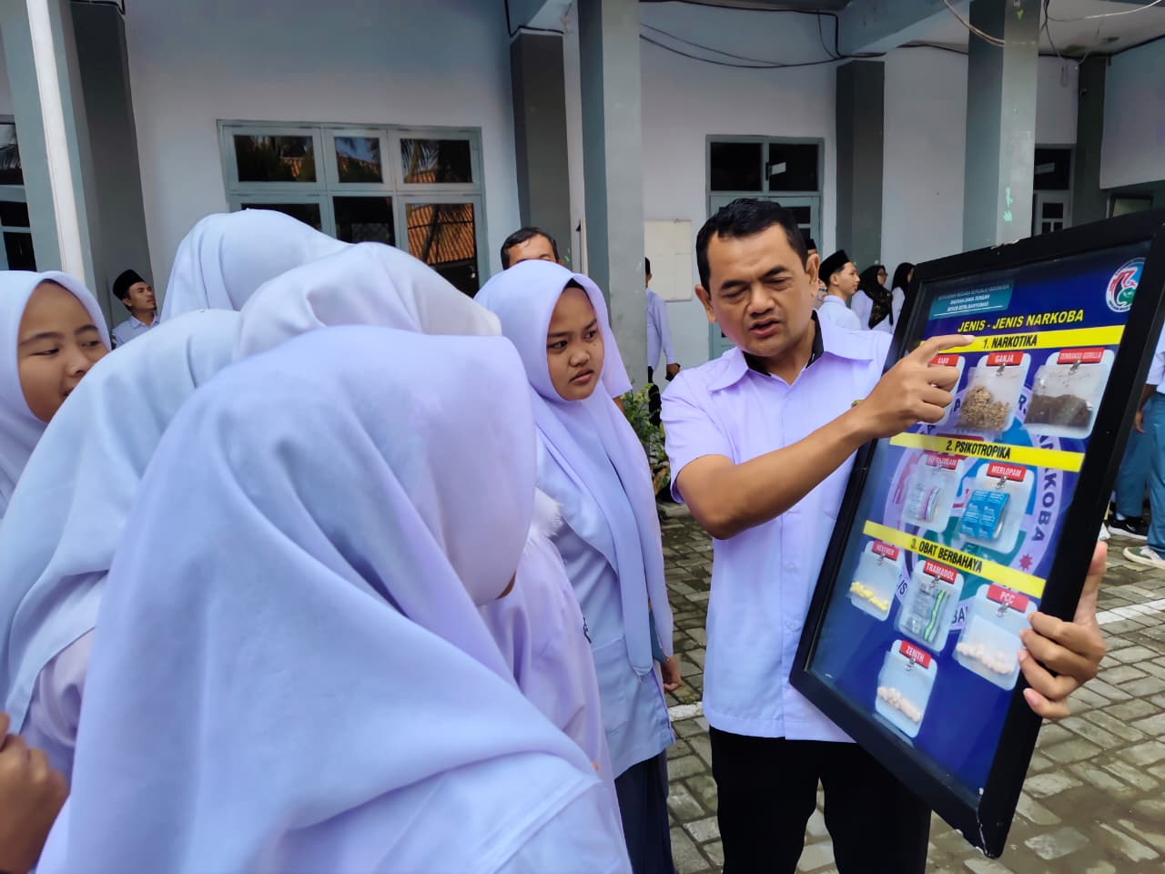 Sat Resnarkoba Polresta Banyumas Edukasi Pelajar MA Al Falah Tentang Bahaya Narkoba, Sosialisasikan P4GN