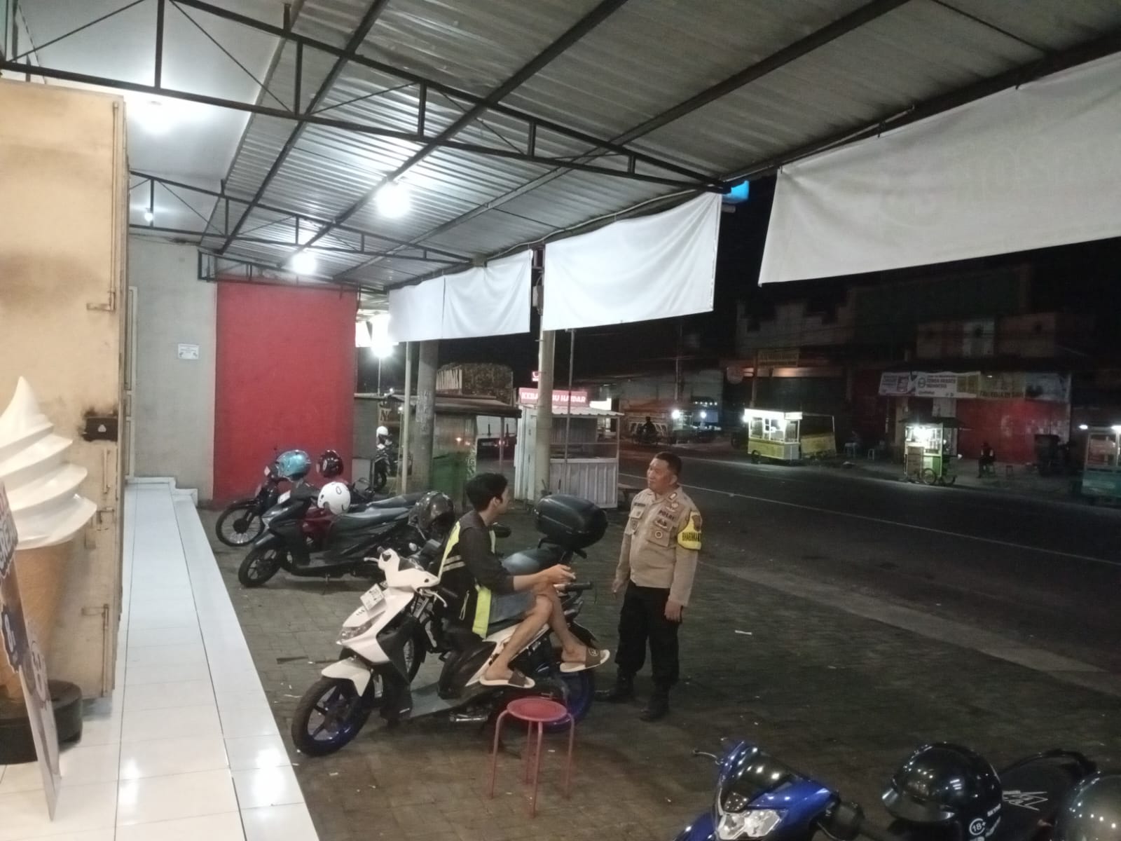 Cegah Curanmor, Polsek Cilongok Polresta Banyumas Libatkan Petugas Parkir Tingkatkan Kewaspadaan