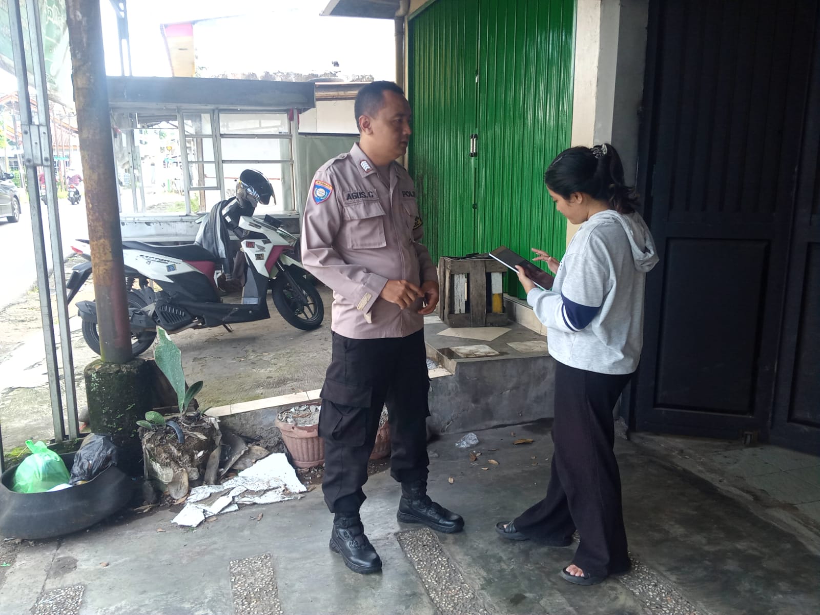 Bhabinkamtibmas Polsek Purwokerto Utara Polresta Banyumas Sambangi Tempat Kos, Imbau Waspada Curanmor