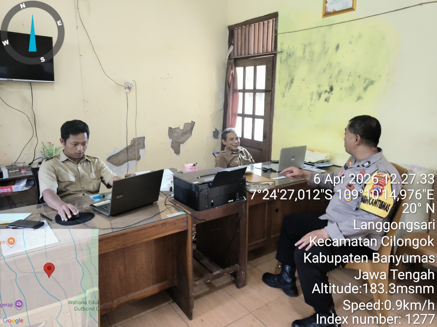 Bhabinkamtibmas Cilongok Polresta Banyumas Perkuat Sinergi dengan Perangkat Desa Langgongsari