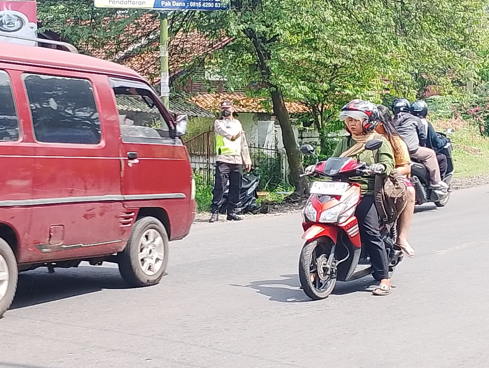Demi Kelancaran Arus Mudik OKC 2026, Personel Pos Strong Point Kaliori Polresta Banyumas Sigap Turlalin