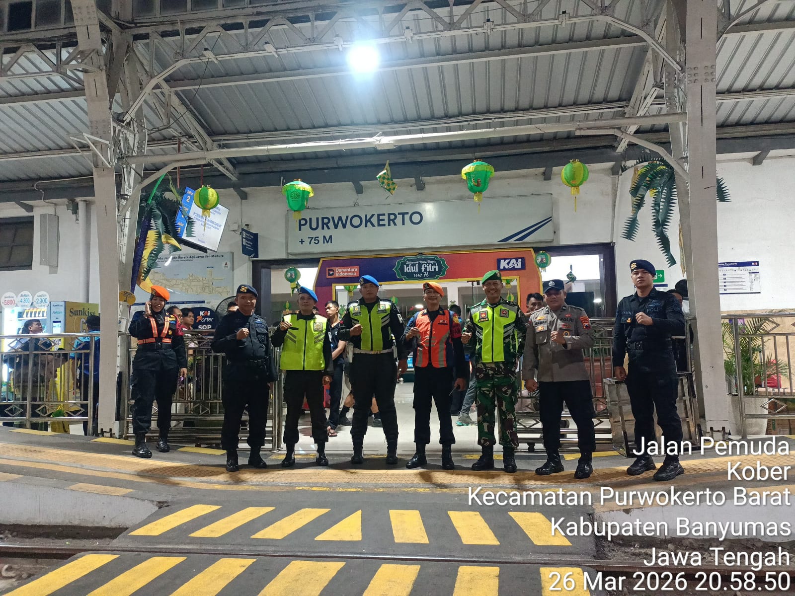 Jelang Puncak Arus Balik 2026, Personel Gabungan Polresta Banyumas Siaga di Stasiun Purwokerto